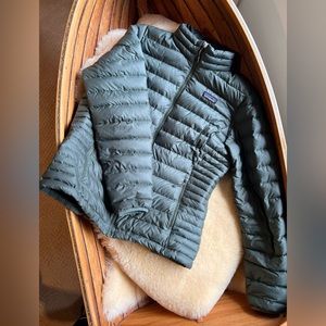 Women’s Patagonia Down Jacket - Size L